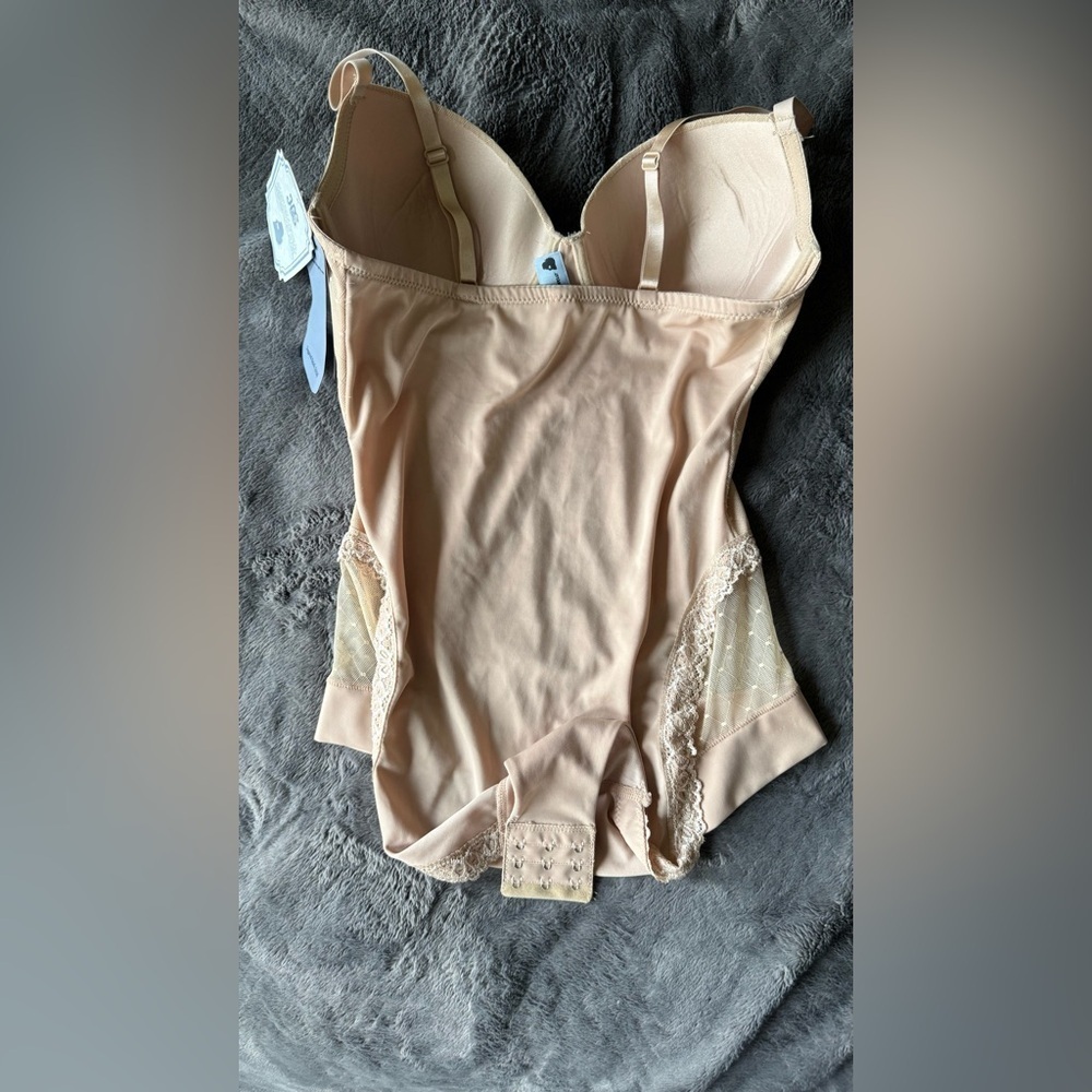 Elegant Beige Lace Bodysuit Shaper - Picture 2 of 3